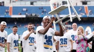 アラバの椅子パフォーマンスが大流行? マドリーのチームメイトの子供たちが真似をする