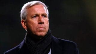 理由は一部ファンによる黒人選手へのバナナ投げつけ、来季続投予定の監督が突如退任