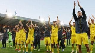 指揮官も「国民全員でつかんだ勝利」W杯POに臨んだウクライナ代表は全員が国旗を背負い入場