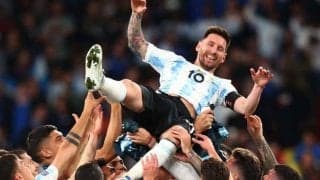 メッシはアルゼンチン代表選手からも大人気！優勝直後の“撮影会”が話題「順番待ちしてる(笑)」