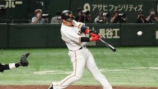 打った瞬間スタンド中段…岡本和真の佐々木朗希“粉砕弾”が「ガチバケモン」