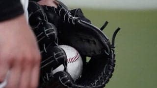 1万円で軟式用グラブを硬式用にリメイク　保護者も選手も喜ぶ新設シニアの取り組み