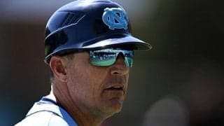 コーチはブチギレ出場停止に…　フライ判定に米賛否「酷いジャッジ」「審判を支持する」