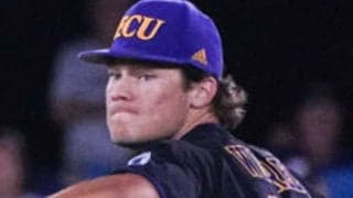 なぜ球審は「選手に触れているんだ？」　本塁打直後の仰天行動は「容認できない！」