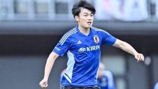 上田綺世と柴崎岳が雨の中の居残りトレ！ 日本代表練習後に柴崎のパス出しで「鹿島愛あふれるシュート練習」