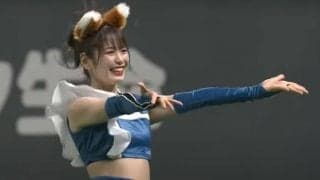 帰ってきた“小悪魔チア”が「マジ可愛すぎ」　敵選手もメロメロのきつねダンス