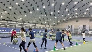 「MTSテニスアリーナ三鷹」(東京)、増田健太郎氏直伝のメソッドで上達できる【テニススクール紹介】