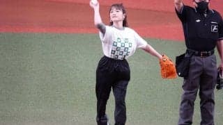 川栄李奈さん、ワンバン始球式で“照れ笑い”3度目の正直ならず「次はノーバウンド」