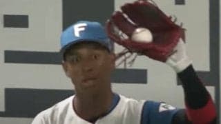 超人的な“空中激突”の「ジャンプ力エグい」　恐れ知らぬ美技は「新庄みたいなプレー」