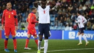 リフティングの大技を披露しようとした次の瞬間…イングランド代表FWの“衝撃ミス”に元チームメイトも抱腹絶倒