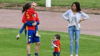 「スーパーチーム！」イニエスタファミリーがサッカーチームを発足!？息子たちが選んだユニフォームは…