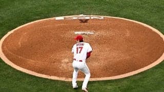 「直撃寸前だった！」折れたバットが顔面襲うアクシデントに大谷翔平も驚き隠せず。ファンは安堵「当たらなくてよかった」