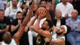 ウォリアーズが終盤の逆転劇でシリーズを2勝2敗のタイに…カリーが両軍最多43得点