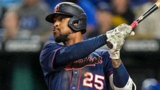 【MLB】「なんでこれが入るんや」　当てただけで…驚愕“変態弾”は「バット止めてるやん」