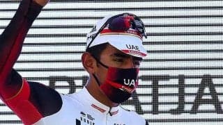自転車レース走行中、隣の選手を殴って失格の決定的瞬間　海外波紋「これは一発レッド」