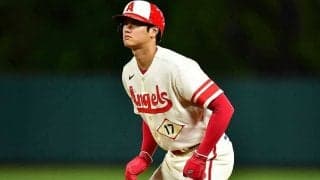大谷翔平、HR直後に同僚に背中から抱きつかれる　米ファン悶絶「ベラスケスになりたい」