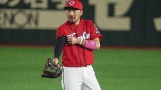 菊池涼介の超速“左手だけ美技”が「上手すぎやろ」　打者ノーチャンス「えぐいわ」