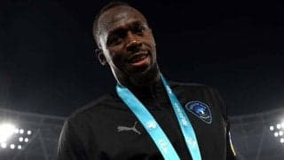 DFの顔の高さに足！？“史上最速の男”ウサイン・ボルトの「驚異的ジャンプ力」に仰天「合成疑った」