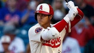 大谷翔平、13本塁打は不振なのか？　専門家が注目した、追い込まれる前の「片手打ち」