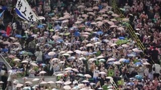 鷹が行った燕ファンへの“粋なおもてなし”　なぜ「ピンクの傘」を作ったのか？