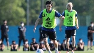 「撮ってる？」南野拓実が圧巻シュートに気分上々！カメラに向かってゴールパフォーマンスまで披露