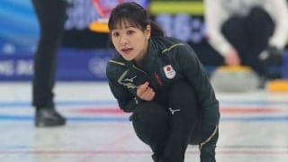 吉田知那美、ゴルフ場で披露した黒のスカート姿に反響「ウエスト細すぎ」「いい笑顔」