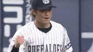 打者崩れ落ちた「キレエグすぎない!?」　止まらぬバット「変化するのめっちゃ遅い」