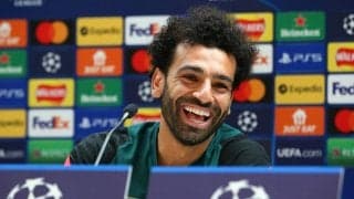 「どこまでケーキ？」リバプールのエースFWサラーが30歳のバースデー、顔より遥かに大きいケーキに「どうやって食べるの？」