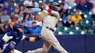 【MLB】打者も呆然「こんなの見たことない」　気付いたら両手にバットの珍事に「誰か説明して」