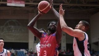 富山がクラブ初の帰化選手のファイサンバ、中京大学の浦野泰斗と契約合意を発表