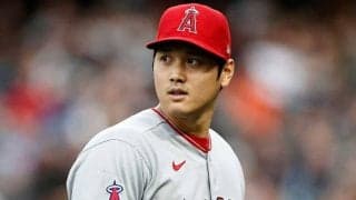 【MLB】大谷翔平の「利き手を引っ張らないで」　審判に笑顔の“お友達対応”もファンは心配