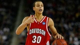 ステフィン・カリーがデイビッドソン大で3シーズン着用した30番が永久欠番へ