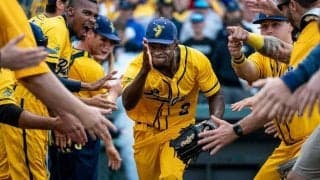 スカートユニ、燃えるバット…　なんでもありな“奇想天外”球団にMLB公式注目