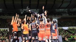 稀代のスコアラー『折茂武彦 引退試合』開催…盟友佐古HCのパスを受けラストシュート