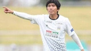 「こんなにジャンプできるとは」本田圭佑も驚いた柏木陽介の“ドロップキック風”パフォが話題