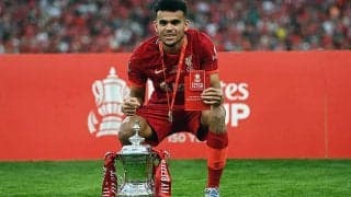 母国で大人気のルイス・ディアス、ゴール直後に多くのファンにもみくちゃに…