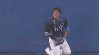 「落ちるかなと思った打球をすでに待ってる」　後ろ向き“激突好捕”は「華がある」