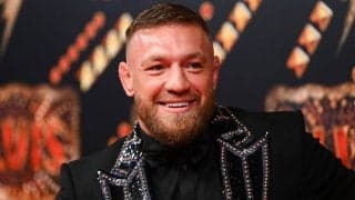 なぜそこに…？UFC元世界王者の“ランボルギーニヨット”横で泳ぐ“プレミアリーガー”に脚光「今まで見た中で最も奇妙なコンビ」