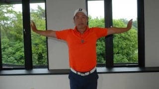 肩甲骨をほぐせば飛距離も伸びる！いいスイングをするためにも念入りにストレッチを　堀川未来夢