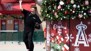 エンゼルス始球式登板の日本人　米実況アナが見逃さなかった“足元の計らい”とは