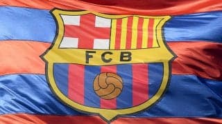 オリンピックにインスパイアされたバルセロナの新ユニが発表！“金メダル”カラーで袖には五輪の色も