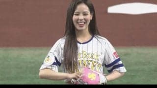 「神腹筋」が話題！かわい過ぎるへそ出しルックと鍛え抜かれた筋肉美に注目