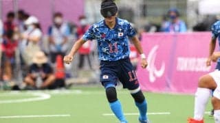 「日本代表のレジェンド」釜本邦茂が背番号15を愛した理由(1)ブラインドサッカー日本代表から贈られたユニホーム
