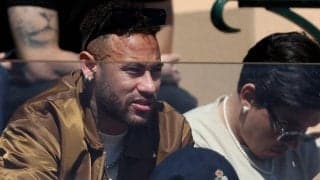 ネイマール、新彼女とのラブラブなお揃いコーデを披露！いちゃいちゃダンスも