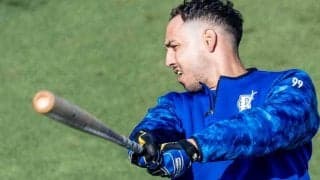 DeNA5年目助っ人に見える明らかな変化　病気から復帰した“師匠”と二人三脚で改善中