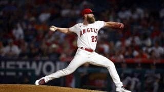 【MLB】痛すぎる乱闘の代償　エンゼルスの救援右腕が右肘骨折で長期離脱へ　グラウンドに飛び出す際に転倒