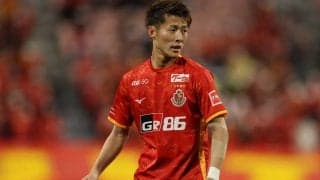 「素敵な写真が出来上がりました」名古屋FW柿谷曜一朗と丸高愛実さんが愛娘の“誕生日ショット”を披露！「リラックス感いいですね」