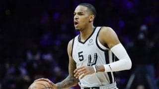 ホークスがスパーズとのトレードでオールスターガードのデジャンテ・マレーを獲得へ