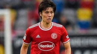 デュッセルドルフが新ユニフォームを発表！ 田中碧＆内野貴史も早速着用しチームフォト撮影に臨む