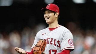大谷翔平、会心の投球に思わず審判と握手！？「ショウヘイ、審判は友だちではないよ」と米記者ツッコミ【2022上半期ヒット】